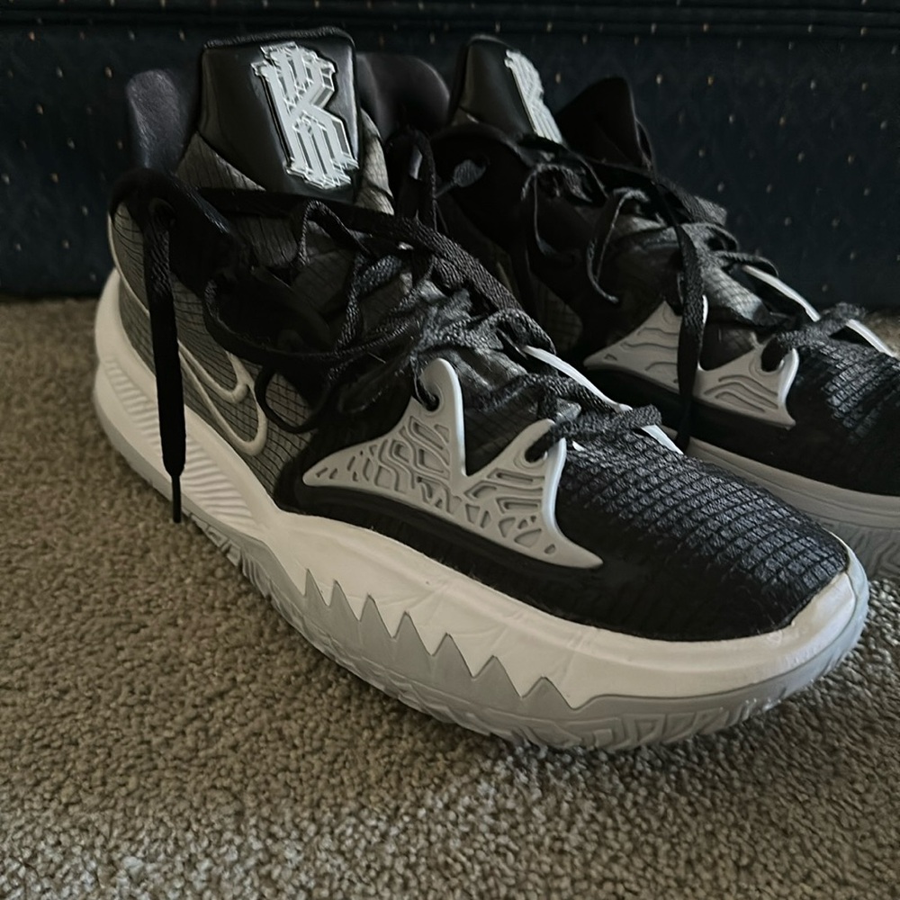 Nike Kyrie 4 Low Black Wolf Grey